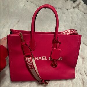MICHAEL KORE purse
Color - hot pink 
Size - big